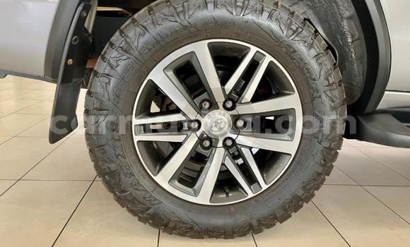 Acheter Occasion Voiture Toyota Fortuner Gris à Beitbridge, Matabeleland South Acheter Occasion Voiture Toyota Fortuner Gris à Beitbridge, Matabeleland South