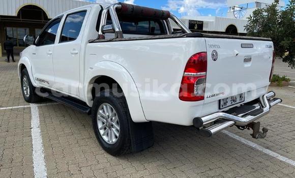 Buy Used Toyota Hilux White Car in Beitbridge in Matabeleland South Buy Used Toyota Hilux White Car in Beitbridge in Matabeleland South