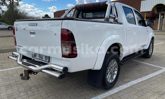 Buy Used Toyota Hilux White Car in Beitbridge in Matabeleland South Buy Used Toyota Hilux White Car in Beitbridge in Matabeleland South
