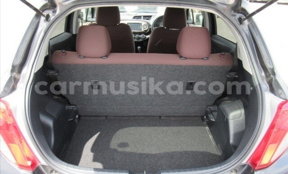 Acheter Occasion Voiture Toyota Vitz Noir à Beitbridge, Matabeleland South Acheter Occasion Voiture Toyota Vitz Noir à Beitbridge, Matabeleland South