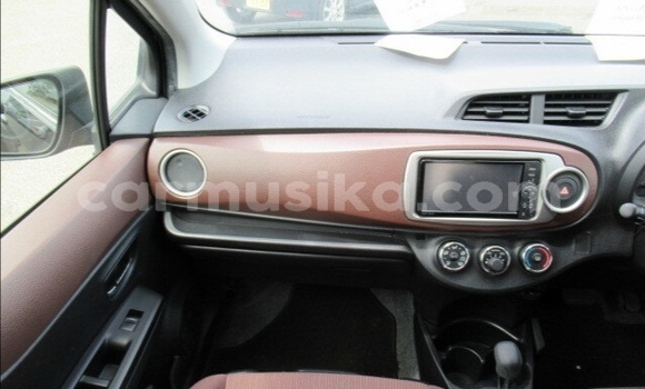 Acheter Occasion Voiture Toyota Vitz Noir à Beitbridge, Matabeleland South Acheter Occasion Voiture Toyota Vitz Noir à Beitbridge, Matabeleland South