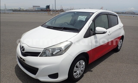 Nunua Ilio tumika Toyota Vitz Nyeupe Gari ndani ya Beitbridge nchini Matabeleland Kusini