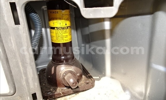 Tenga Tsaru Toyota Hiace Sirivha Mota in Beitbridge in Matabeleland South Tenga Tsaru Toyota Hiace Sirivha Mota in Beitbridge in Matabeleland South