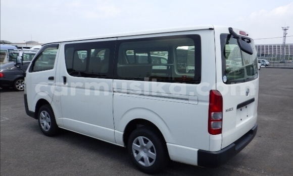 Tenga Tsaru Toyota Hiace Chena Mota in Beitbridge in Matabeleland South Tenga Tsaru Toyota Hiace Chena Mota in Beitbridge in Matabeleland South