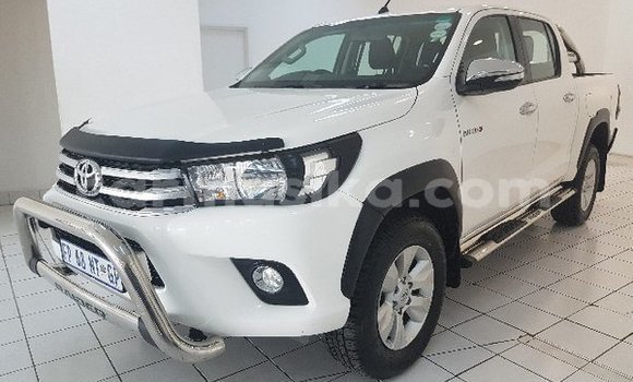 Buy Used Toyota Hilux White Car in Beitbridge in Matabeleland South Buy Used Toyota Hilux White Car in Beitbridge in Matabeleland South