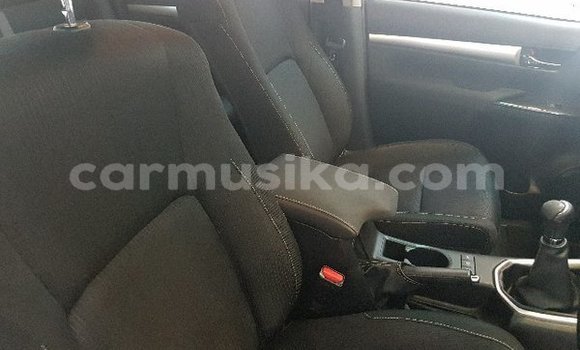 Buy Used Toyota Hilux White Car in Beitbridge in Matabeleland South Buy Used Toyota Hilux White Car in Beitbridge in Matabeleland South