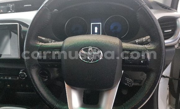 Buy Used Toyota Hilux White Car in Beitbridge in Matabeleland South Buy Used Toyota Hilux White Car in Beitbridge in Matabeleland South