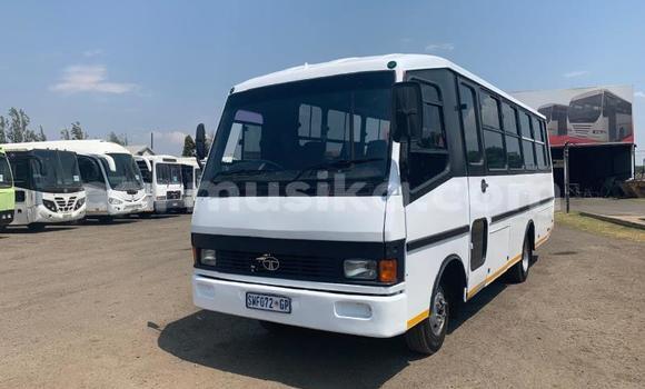 Nunua Ilio tumika Mercedes-Benz E-Classe Nyeupe Gari ndani ya Beitbridge nchini Matabeleland Kusini