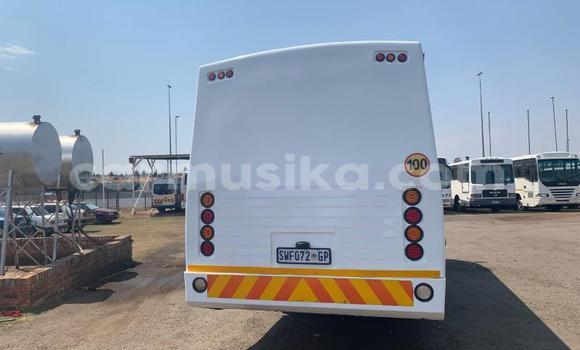 Buy Used Mercedes-Benz E-Classe White Car in Beitbridge in Matabeleland South Buy Used Mercedes-Benz E-Classe White Car in Beitbridge in Matabeleland South