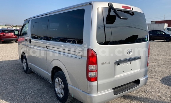 Buy Used Toyota Hiace Silver Car in Beitbridge in Matabeleland South Buy Used Toyota Hiace Silver Car in Beitbridge in Matabeleland South