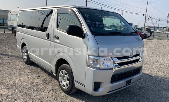 Buy Used Toyota Hiace Silver Car in Beitbridge in Matabeleland South Buy Used Toyota Hiace Silver Car in Beitbridge in Matabeleland South