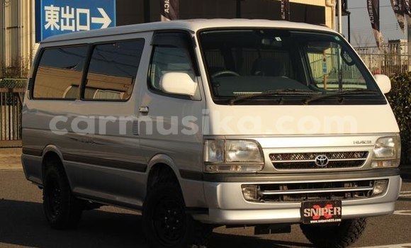 Tenga Tsaru Toyota Hiace Sirivha Mota in Beitbridge in Matabeleland South Tenga Tsaru Toyota Hiace Sirivha Mota in Beitbridge in Matabeleland South