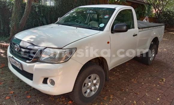 Buy Used Toyota Hilux White Car in Beitbridge in Matabeleland South