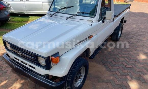 Buy Used Toyota Land Cruiser White Car in Beitbridge in Matabeleland South