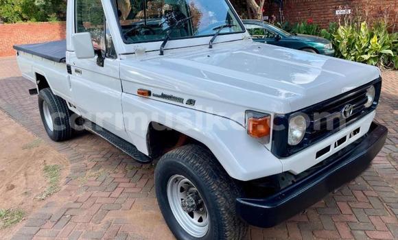 Acheter Occasion Voiture Toyota Land Cruiser Blanc à Beitbridge, Matabeleland South Acheter Occasion Voiture Toyota Land Cruiser Blanc à Beitbridge, Matabeleland South
