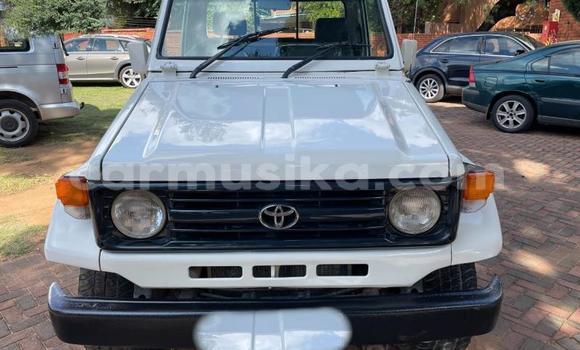 Acheter Occasion Voiture Toyota Land Cruiser Blanc à Beitbridge, Matabeleland South Acheter Occasion Voiture Toyota Land Cruiser Blanc à Beitbridge, Matabeleland South