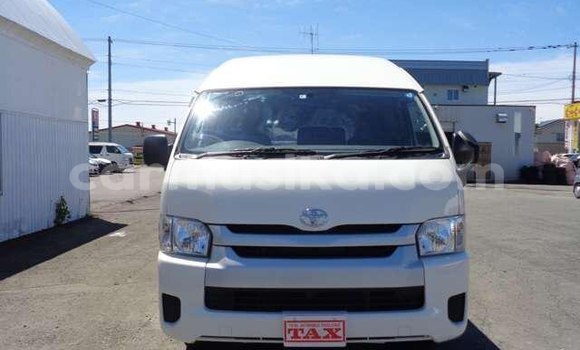 Buy Used Toyota Hiace White Car in Beitbridge in Matabeleland South