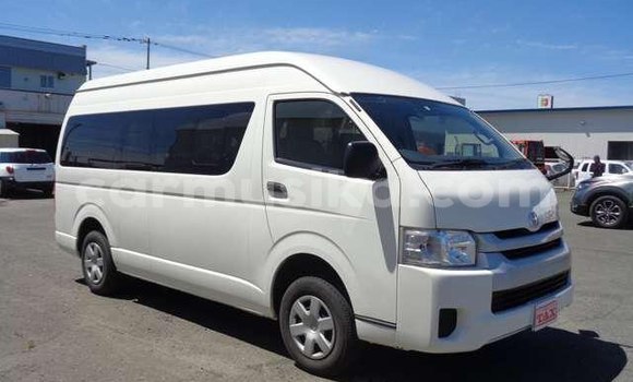 Nunua Ilio tumika Toyota Hiace Nyeupe Gari ndani ya Beitbridge nchini Matabeleland Kusini Nunua Ilio tumika Toyota Hiace Nyeupe Gari ndani ya Beitbridge nchini Matabeleland Kusini