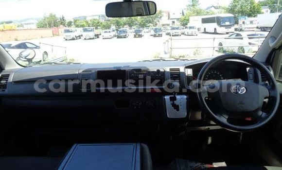 Nunua Ilio tumika Toyota Hiace Nyeupe Gari ndani ya Beitbridge nchini Matabeleland Kusini Nunua Ilio tumika Toyota Hiace Nyeupe Gari ndani ya Beitbridge nchini Matabeleland Kusini