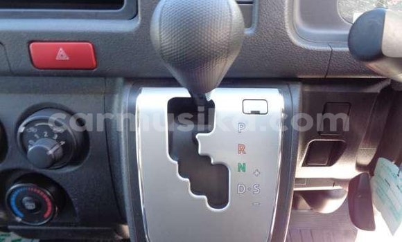 Nunua Ilio tumika Toyota Hiace Nyeupe Gari ndani ya Beitbridge nchini Matabeleland Kusini Nunua Ilio tumika Toyota Hiace Nyeupe Gari ndani ya Beitbridge nchini Matabeleland Kusini