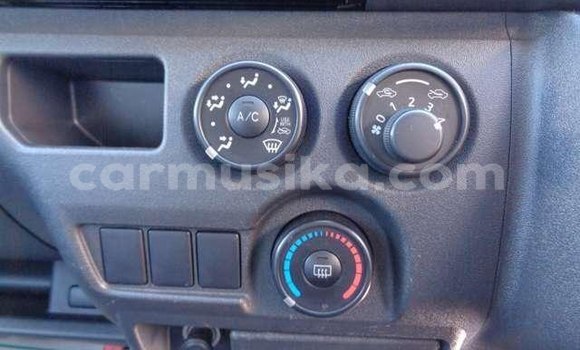 Nunua Ilio tumika Toyota Hiace Nyeupe Gari ndani ya Beitbridge nchini Matabeleland Kusini Nunua Ilio tumika Toyota Hiace Nyeupe Gari ndani ya Beitbridge nchini Matabeleland Kusini