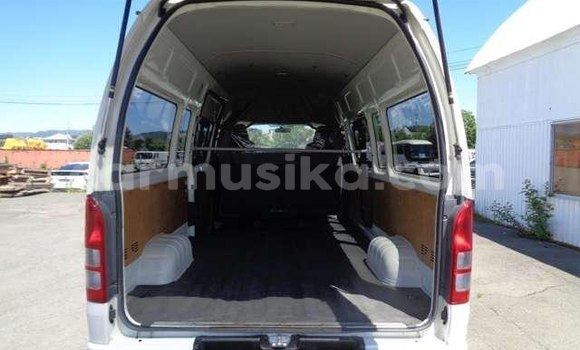 Nunua Ilio tumika Toyota Hiace Nyeupe Gari ndani ya Beitbridge nchini Matabeleland Kusini Nunua Ilio tumika Toyota Hiace Nyeupe Gari ndani ya Beitbridge nchini Matabeleland Kusini