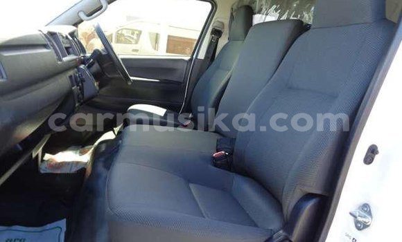 Nunua Ilio tumika Toyota Hiace Nyeupe Gari ndani ya Beitbridge nchini Matabeleland Kusini Nunua Ilio tumika Toyota Hiace Nyeupe Gari ndani ya Beitbridge nchini Matabeleland Kusini