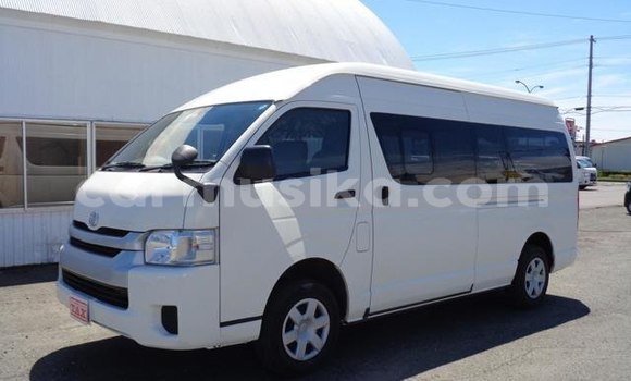 Nunua Ilio tumika Toyota Hiace Nyeupe Gari ndani ya Beitbridge nchini Matabeleland Kusini Nunua Ilio tumika Toyota Hiace Nyeupe Gari ndani ya Beitbridge nchini Matabeleland Kusini