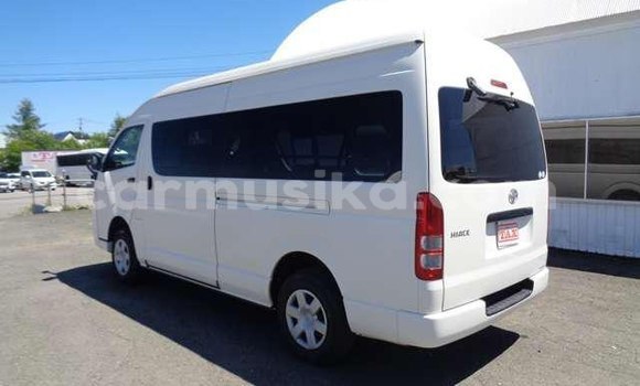 Nunua Ilio tumika Toyota Hiace Nyeupe Gari ndani ya Beitbridge nchini Matabeleland Kusini Nunua Ilio tumika Toyota Hiace Nyeupe Gari ndani ya Beitbridge nchini Matabeleland Kusini