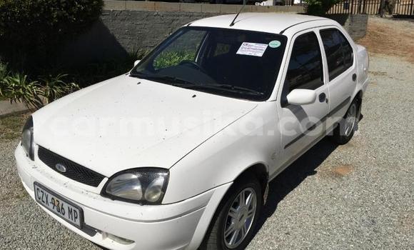 Tenga Tsaru Ford Ikon Chena Mota in Beitbridge in Matabeleland South Tenga Tsaru Ford Ikon Chena Mota in Beitbridge in Matabeleland South