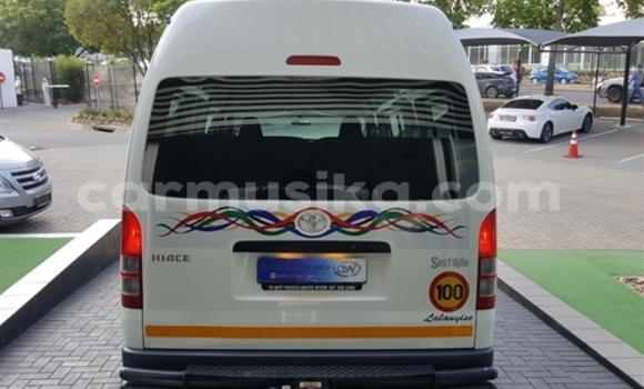 Buy Used Toyota Hiace White Car in Beitbridge in Matabeleland South