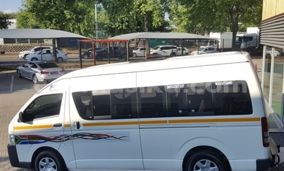 Tenga Tsaru Toyota Hiace Chena Mota in Beitbridge in Matabeleland South Tenga Tsaru Toyota Hiace Chena Mota in Beitbridge in Matabeleland South