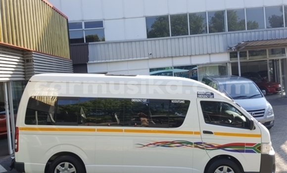Tenga Tsaru Toyota Hiace Chena Mota in Beitbridge in Matabeleland South Tenga Tsaru Toyota Hiace Chena Mota in Beitbridge in Matabeleland South