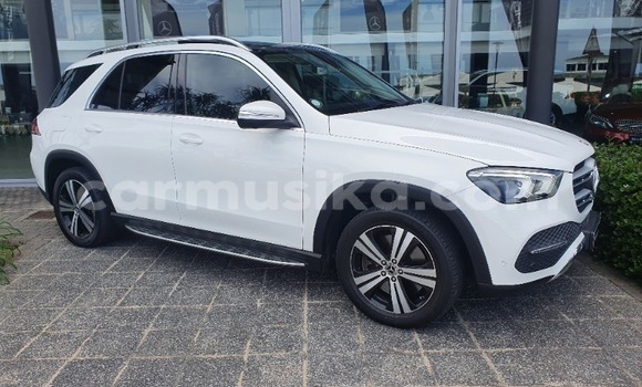 Acheter Occasion Voiture Mercedes-Benz CLS250 Blanc à Beitbridge, Matabeleland South Acheter Occasion Voiture Mercedes-Benz CLS250 Blanc à Beitbridge, Matabeleland South