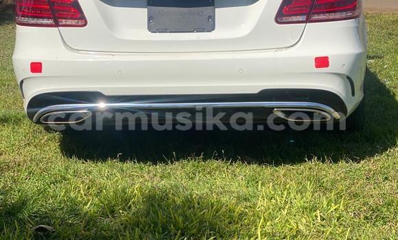Acheter Import Voiture Mercedes-Benz E-Classe Blanc à Harare, Harare Acheter Import Voiture Mercedes-Benz E-Classe Blanc à Harare, Harare