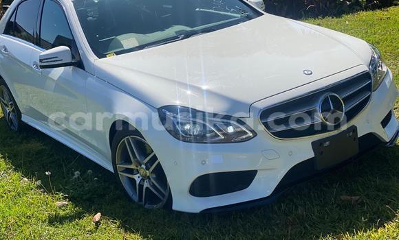 Acheter Import Voiture Mercedes-Benz E-Classe Blanc à Harare, Harare Acheter Import Voiture Mercedes-Benz E-Classe Blanc à Harare, Harare