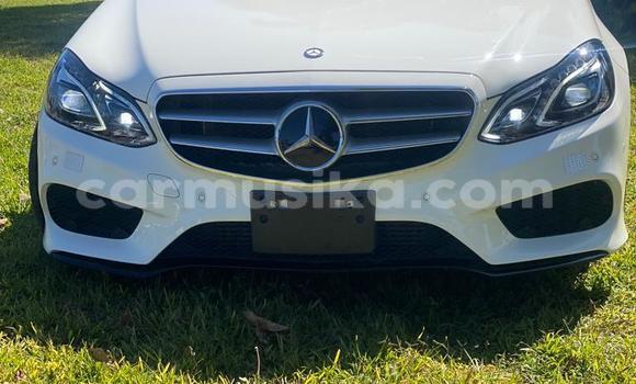 Acheter Import Voiture Mercedes-Benz E-Classe Blanc à Harare, Harare Acheter Import Voiture Mercedes-Benz E-Classe Blanc à Harare, Harare