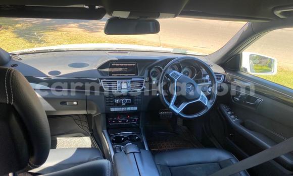 Acheter Import Voiture Mercedes-Benz E-Classe Blanc à Harare, Harare Acheter Import Voiture Mercedes-Benz E-Classe Blanc à Harare, Harare