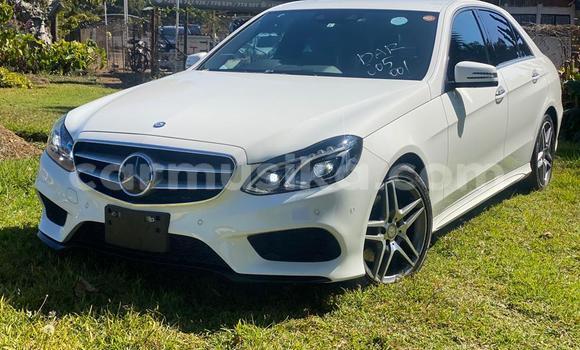 Acheter Import Voiture Mercedes-Benz E-Classe Blanc à Harare, Harare Acheter Import Voiture Mercedes-Benz E-Classe Blanc à Harare, Harare