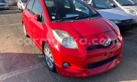 Tenga Tsaru Toyota Vitz Tsvuku Mota in Beitbridge in Matabeleland South