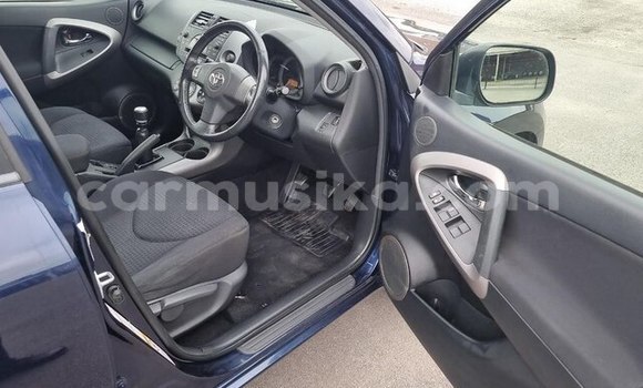 Acheter Occasion Voiture Toyota RAV4 Bleu à Beitbridge, Matabeleland South Acheter Occasion Voiture Toyota RAV4 Bleu à Beitbridge, Matabeleland South