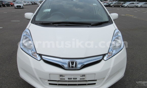 Buy Used Honda Fit White Car in Beitbridge in Matabeleland South Buy Used Honda Fit White Car in Beitbridge in Matabeleland South
