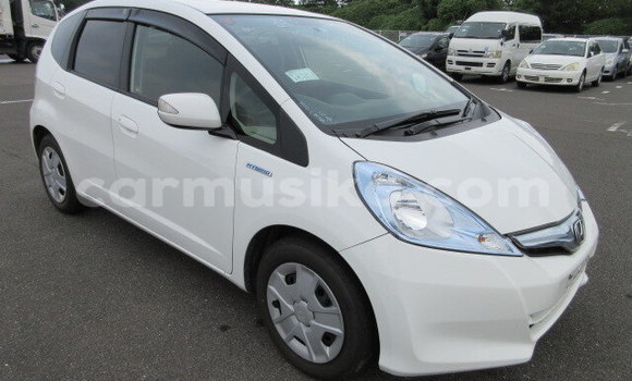 Nunua Ilio tumika Honda Fit Nyeupe Gari ndani ya Beitbridge nchini Matabeleland Kusini Nunua Ilio tumika Honda Fit Nyeupe Gari ndani ya Beitbridge nchini Matabeleland Kusini