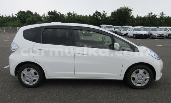 Nunua Ilio tumika Honda Fit Nyeupe Gari ndani ya Beitbridge nchini Matabeleland Kusini Nunua Ilio tumika Honda Fit Nyeupe Gari ndani ya Beitbridge nchini Matabeleland Kusini