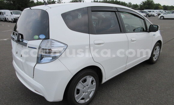 Nunua Ilio tumika Honda Fit Nyeupe Gari ndani ya Beitbridge nchini Matabeleland Kusini Nunua Ilio tumika Honda Fit Nyeupe Gari ndani ya Beitbridge nchini Matabeleland Kusini