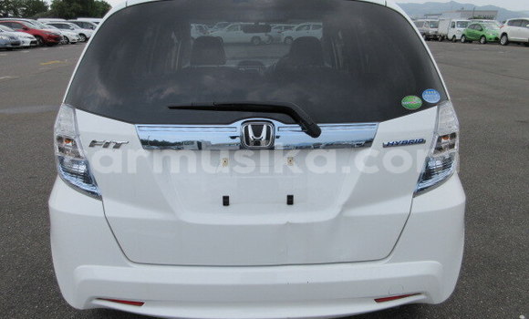 Nunua Ilio tumika Honda Fit Nyeupe Gari ndani ya Beitbridge nchini Matabeleland Kusini Nunua Ilio tumika Honda Fit Nyeupe Gari ndani ya Beitbridge nchini Matabeleland Kusini