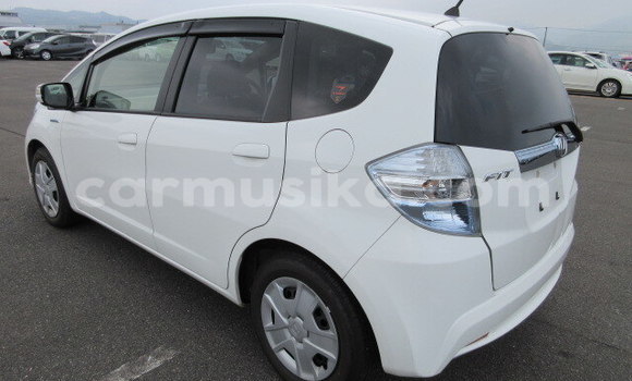 Nunua Ilio tumika Honda Fit Nyeupe Gari ndani ya Beitbridge nchini Matabeleland Kusini Nunua Ilio tumika Honda Fit Nyeupe Gari ndani ya Beitbridge nchini Matabeleland Kusini