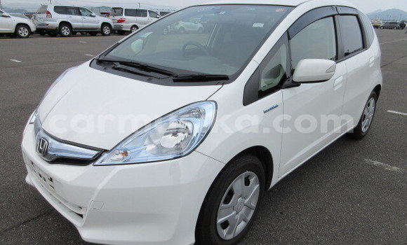 Nunua Ilio tumika Honda Fit Nyeupe Gari ndani ya Beitbridge nchini Matabeleland Kusini Nunua Ilio tumika Honda Fit Nyeupe Gari ndani ya Beitbridge nchini Matabeleland Kusini