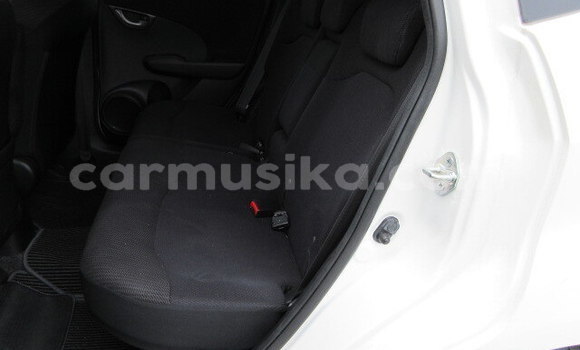 Nunua Ilio tumika Honda Fit Nyeupe Gari ndani ya Beitbridge nchini Matabeleland Kusini Nunua Ilio tumika Honda Fit Nyeupe Gari ndani ya Beitbridge nchini Matabeleland Kusini