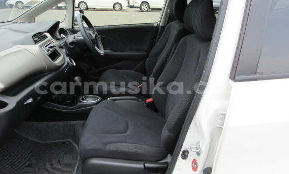 Nunua Ilio tumika Honda Fit Nyeupe Gari ndani ya Beitbridge nchini Matabeleland Kusini Nunua Ilio tumika Honda Fit Nyeupe Gari ndani ya Beitbridge nchini Matabeleland Kusini